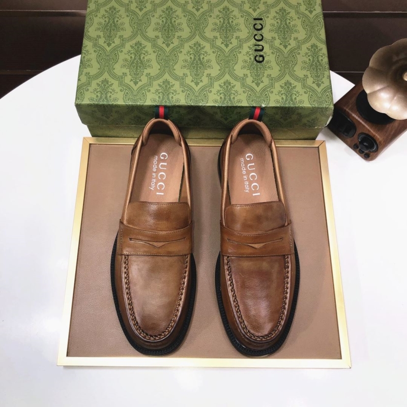 G*u*i leather shoes